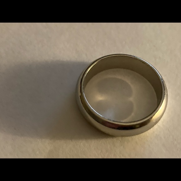 Silver band ring - Picture 2 of 4
